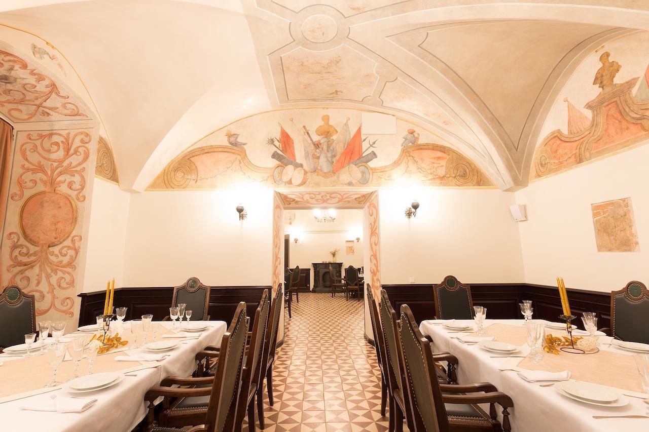 ניאסוויז' Palace Hotel מראה חיצוני תמונה