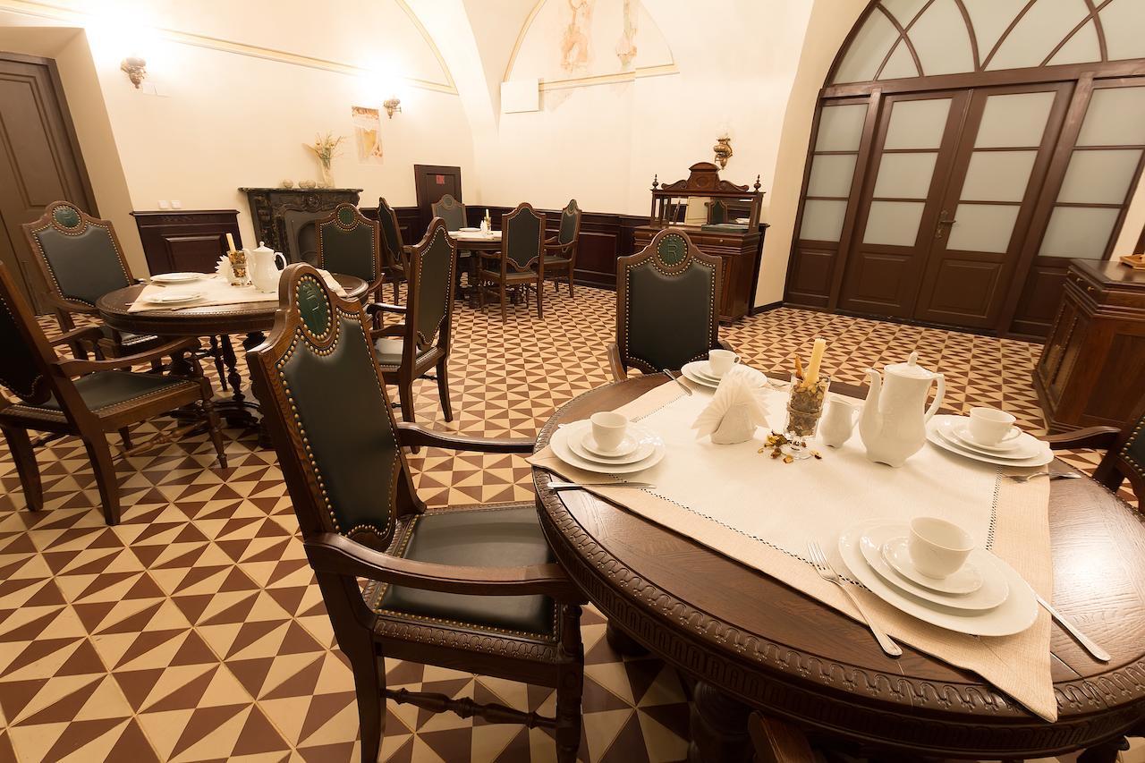 ניאסוויז' Palace Hotel מראה חיצוני תמונה