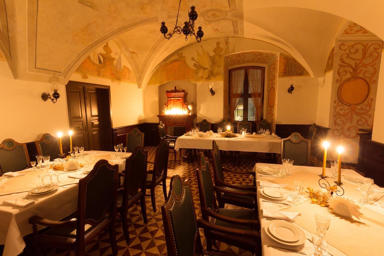 ניאסוויז' Palace Hotel מראה חיצוני תמונה