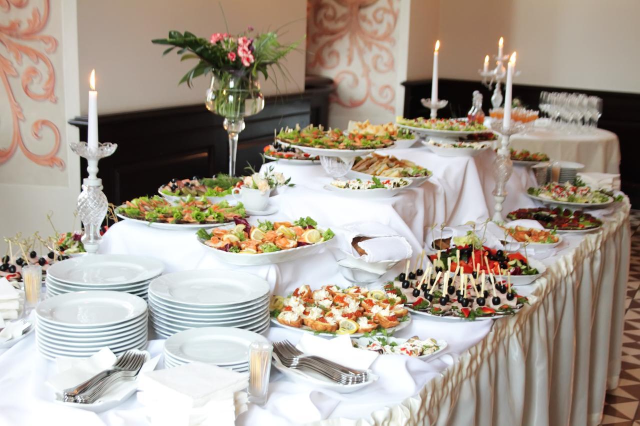 ניאסוויז' Palace Hotel מראה חיצוני תמונה