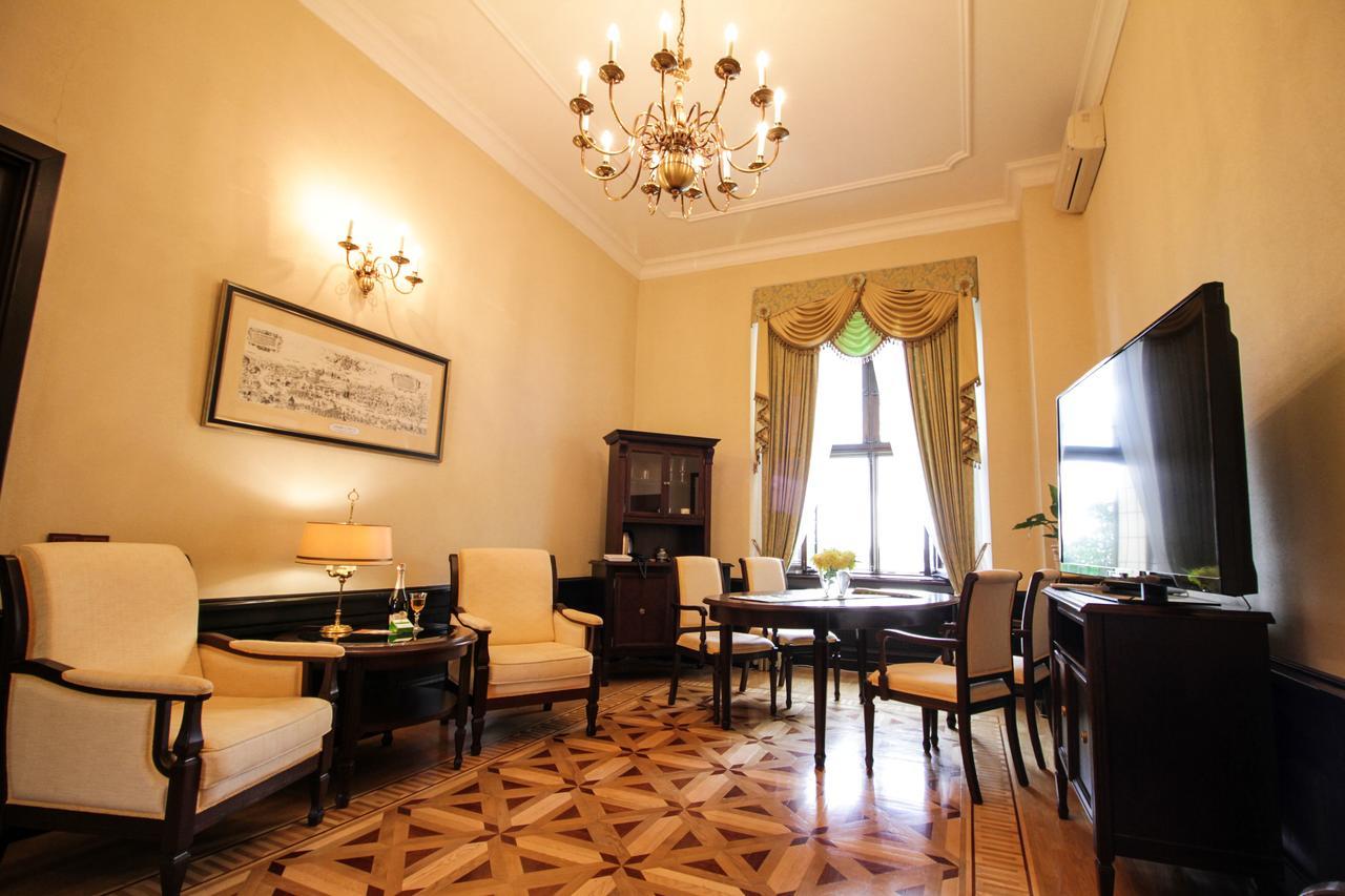 ניאסוויז' Palace Hotel מראה חיצוני תמונה