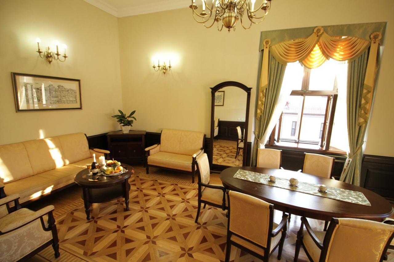 ניאסוויז' Palace Hotel מראה חיצוני תמונה
