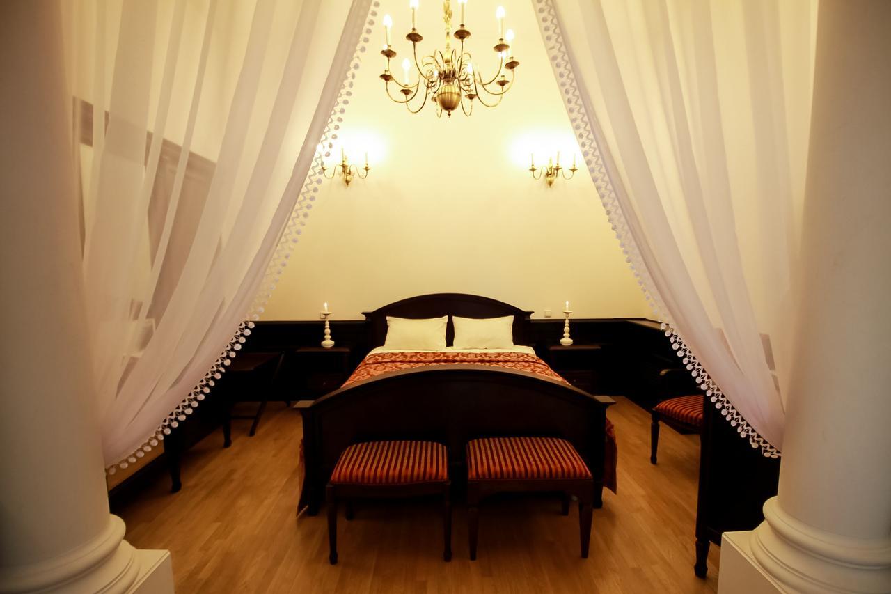 ניאסוויז' Palace Hotel מראה חיצוני תמונה