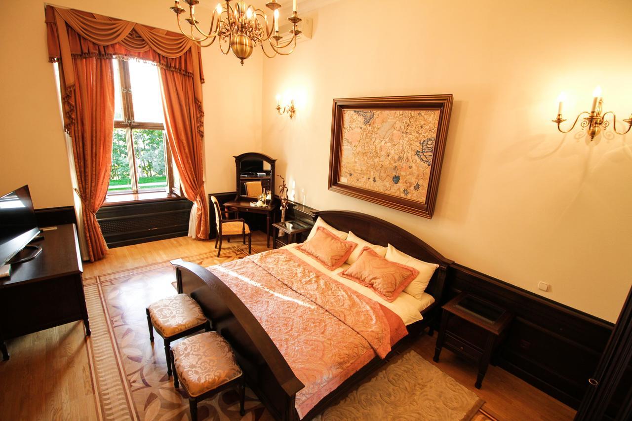 ניאסוויז' Palace Hotel מראה חיצוני תמונה
