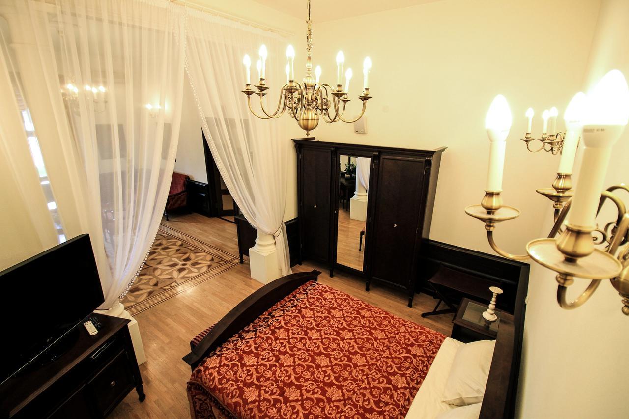 ניאסוויז' Palace Hotel מראה חיצוני תמונה