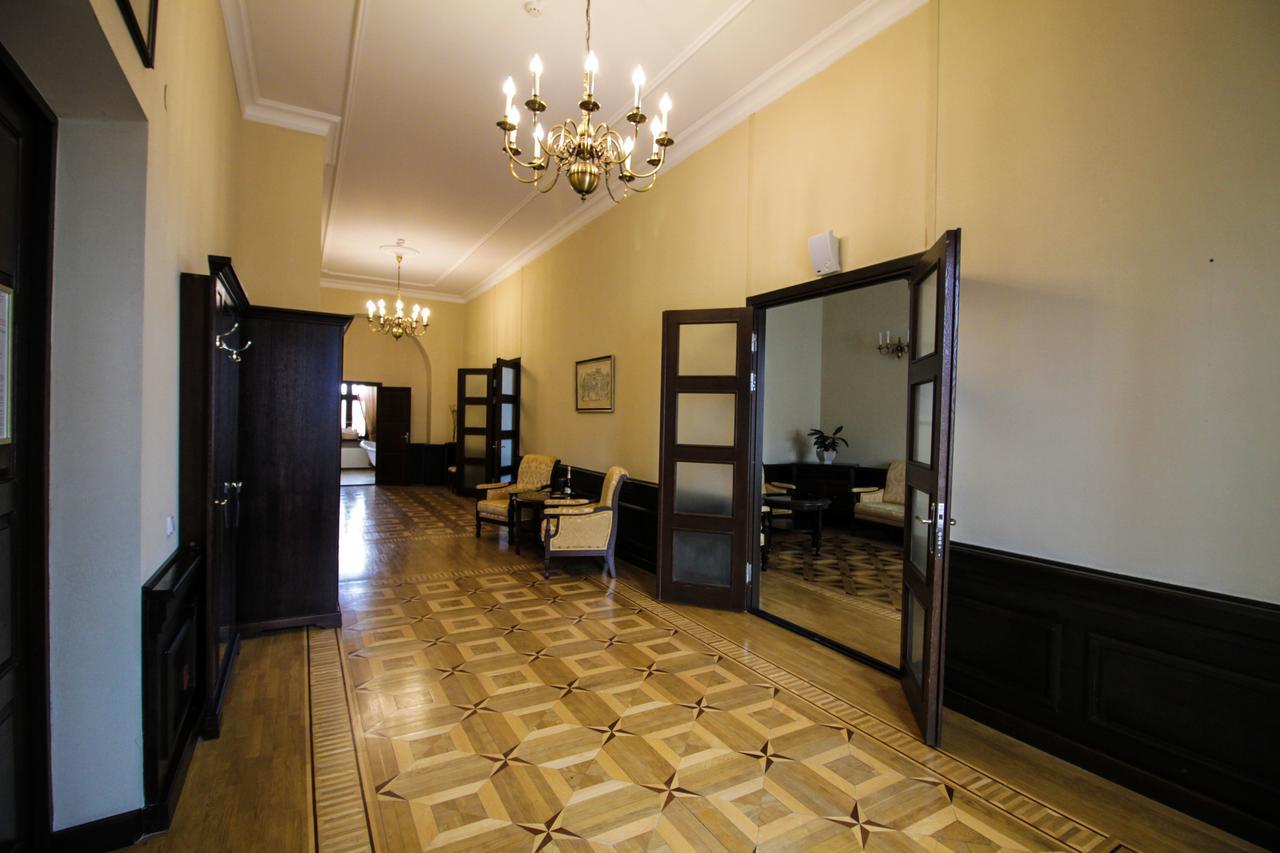 ניאסוויז' Palace Hotel מראה חיצוני תמונה