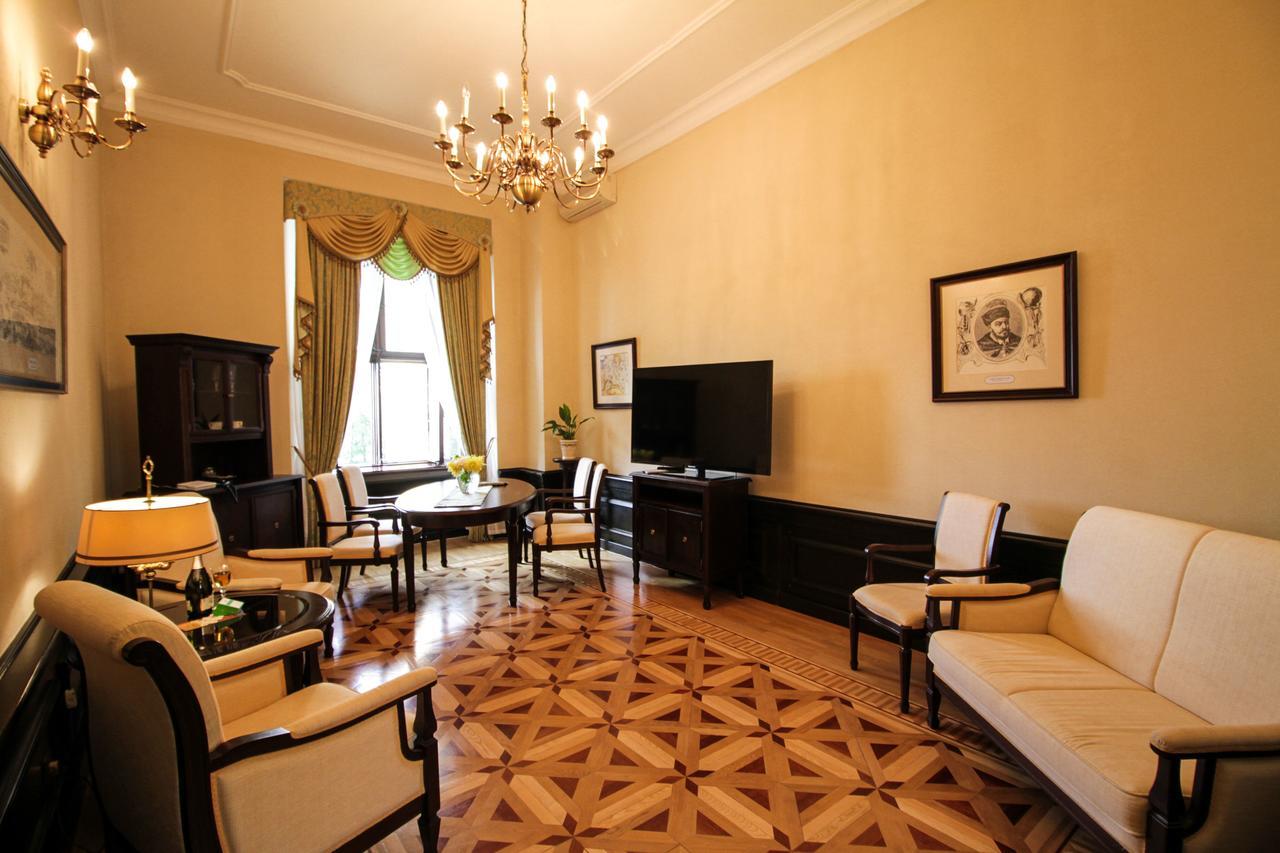 ניאסוויז' Palace Hotel מראה חיצוני תמונה