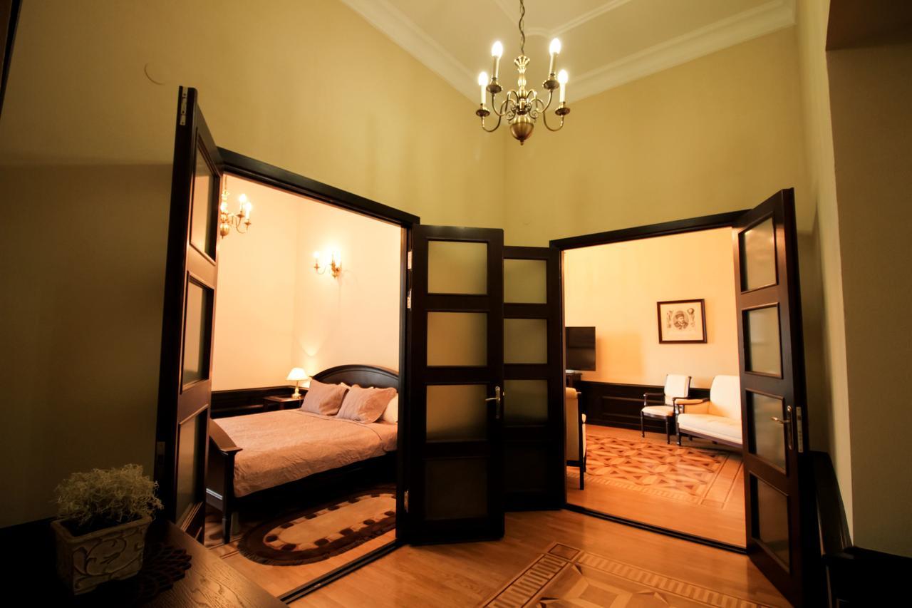 ניאסוויז' Palace Hotel מראה חיצוני תמונה