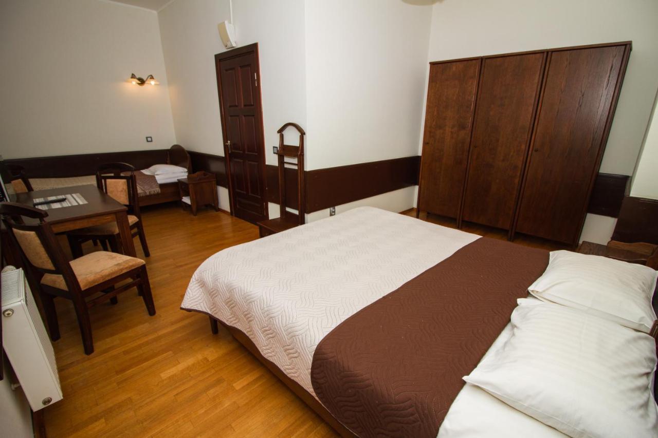 ניאסוויז' Palace Hotel מראה חיצוני תמונה