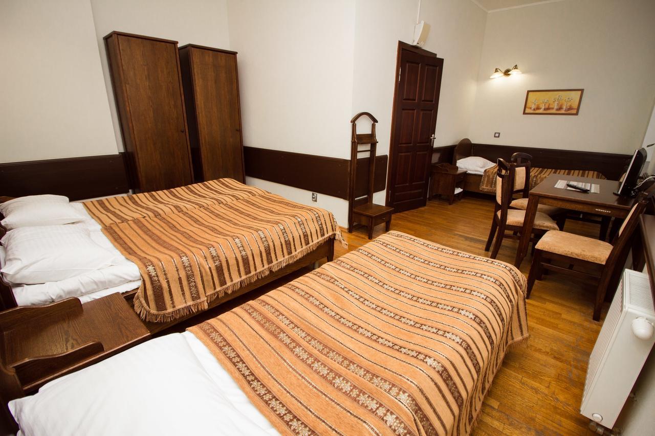 ניאסוויז' Palace Hotel מראה חיצוני תמונה